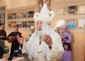 Персонаж казахской мифологии поздравил избирателей в области Абай