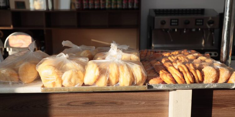 Избиратели могут попробовать баурсаки на участке