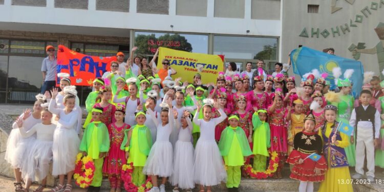 дипломы лауреатов из Болгарии привезла студия «Гранж»