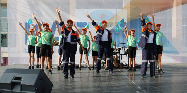 Праздник в шахтерском поселке