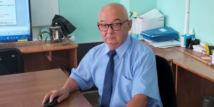 50 жылда 15 кәсіпті игерді