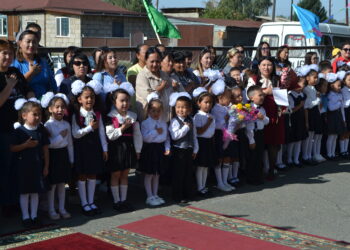 Алғашқы қоңырау соғылды