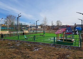 Строительство детской площадки  приближается к завершению