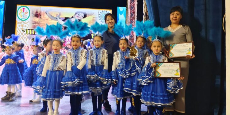 Танцевальные группы воплотили казахский дух на сцене