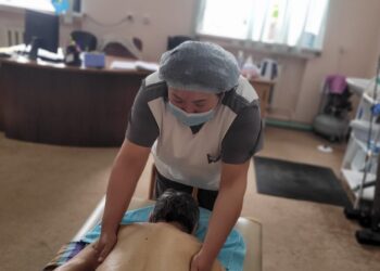 Чем полезен  лечебный массаж