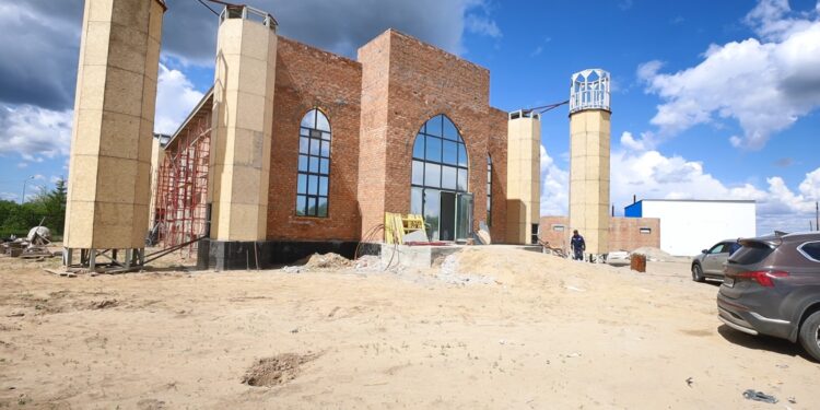 Зәулім мешіт тұрғызылып жатыр