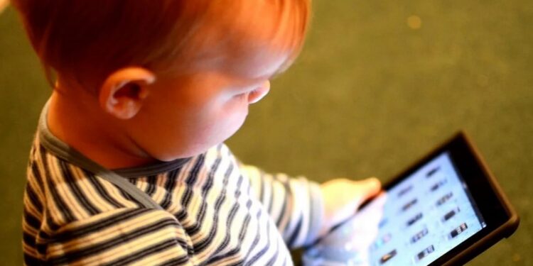 Балаңыз телефонға  тәуелді ме?