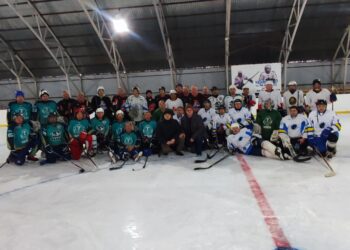 В память о Юрии Куприянчике: хоккейный турнир на льду Зенковки