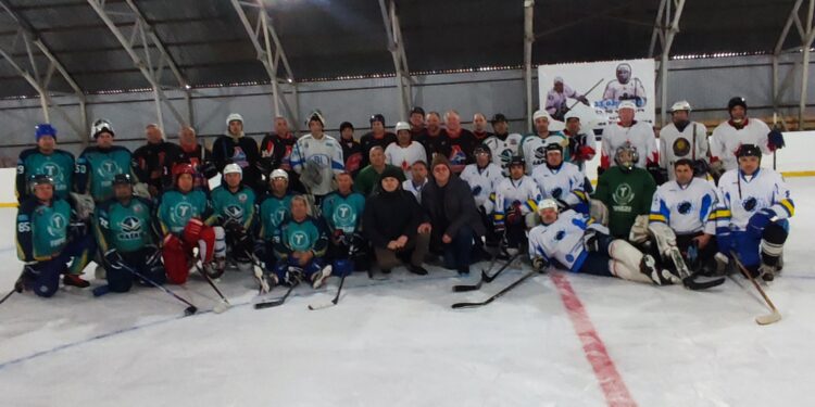 В память о Юрии Куприянчике: хоккейный турнир на льду Зенковки