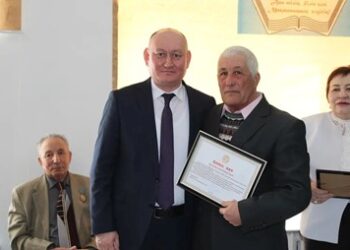 Қарты бар елдің қазынасы бар