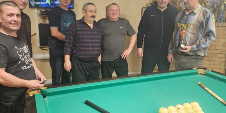 Бильярд объединяет