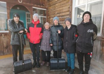 Оказали практическую помощь пожилым людям