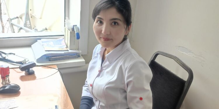 Жүзінен  мейірім төгілген