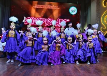 БАС ЖҮЛДЕ «АЙНАЛАЙЫН» ӘН-БИ АНСАМБЛІНДЕ