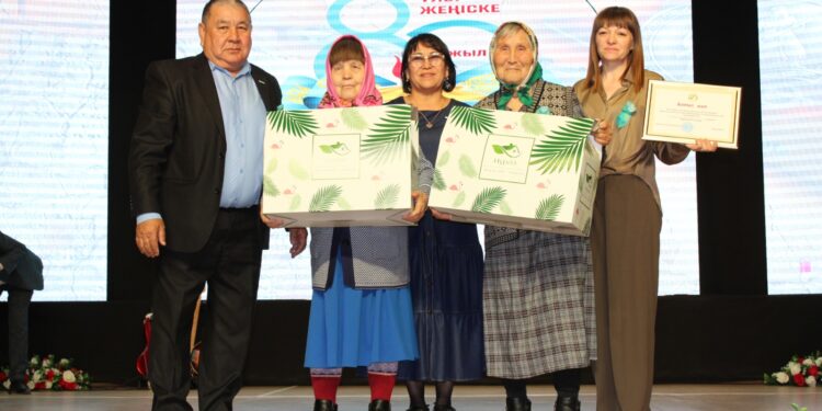 Ардагерлер ән салған күн