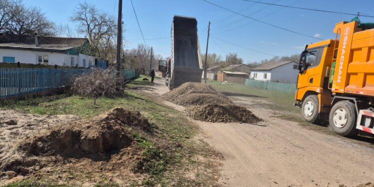 В селе Новопокровка начаты работы по текущему ремонту дорог