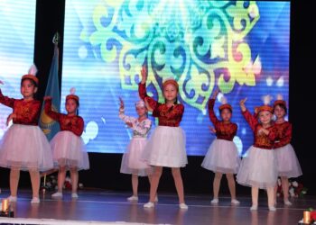 Конституция —  гарантия единства и развития