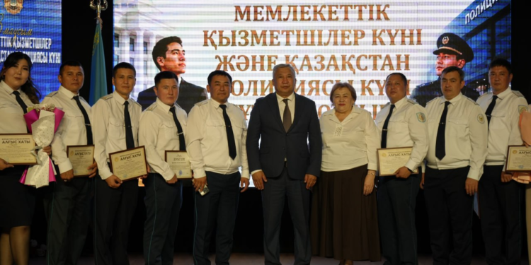 ҚОС МЕРЕКЕ ҚЫЗМЕТКЕРЛЕРІНЕ АРНАЛҒАН САЛТАНАТТЫ ШАРА ӨТТІ